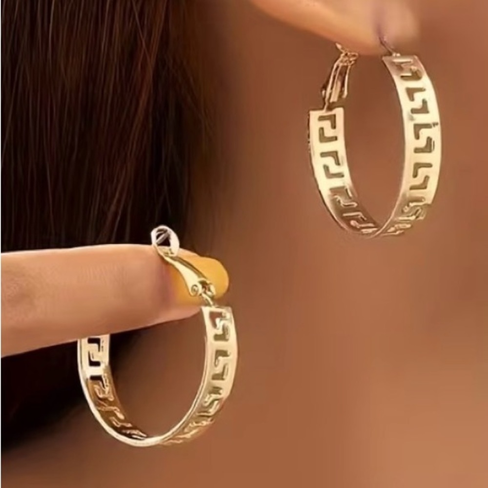 🧡Greek Key Pattern Gold Toned Hoop Earrings🧡